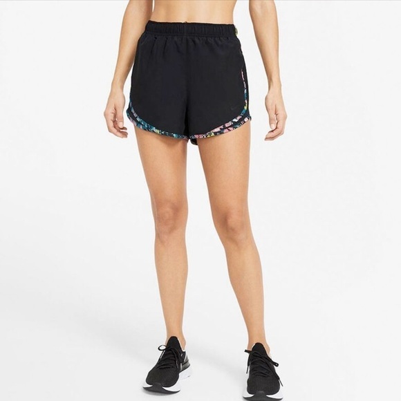 Nike Womens Lined Dri Fit Tempo Running Shorts size Medium - Picture 1 of 9